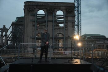 PHOTOS: Large crowds occupied Budapest bridge, Buda Castle protesting against parliament decision