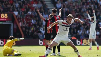 Premier League: Manchester United Survive 10-Man Bournemouth