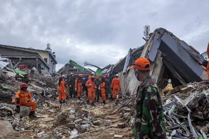 Powerful 6.2 Magnitude Earthquake Strikes Indonesia