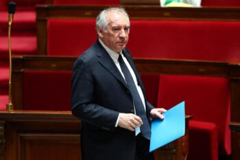 French PM: considering referendum proposal on budget