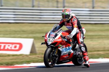 Irwin topples Ray from the top of the times in Free Practice
