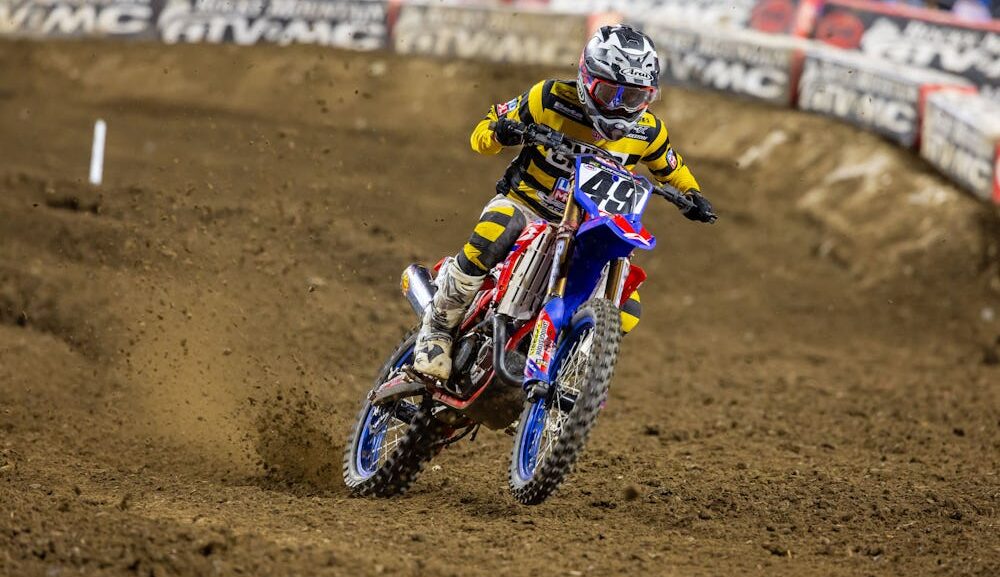 Mitchell Oldenburg Aggravates Pelvis Injury: “My daughter needed help wiping her butt, I went to do that and when I bent over my hip popped out.”