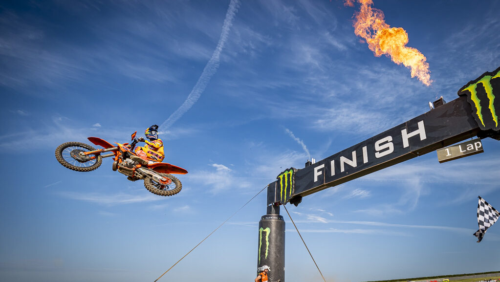 Herlings And LÄngenfelder Shine In The Sun at The MXGP of Great Britain