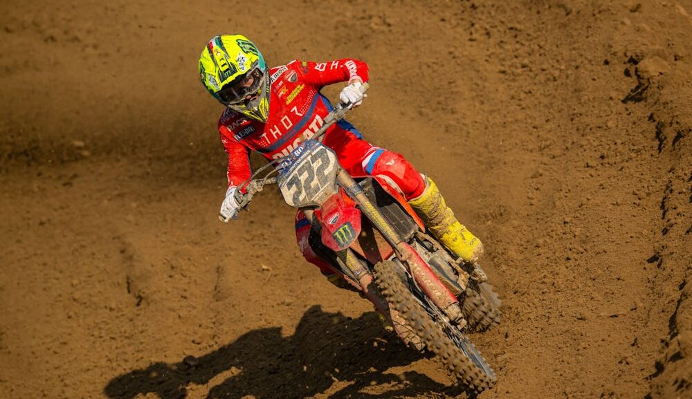 Watch: Marshal Weltin Helps Antonio Cairoli Get Unstuck at Spring Creek National