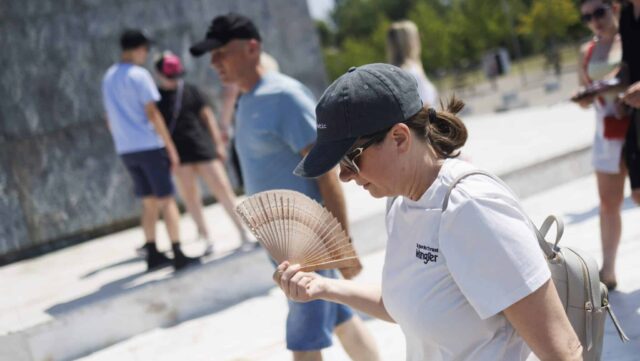 Greece Swelters, Fire Warnings Issued, as Heatwave Rolls On