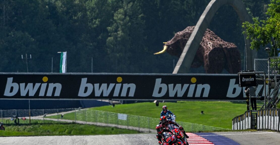 Gonzalez edges out Canet, competition close in Moto2