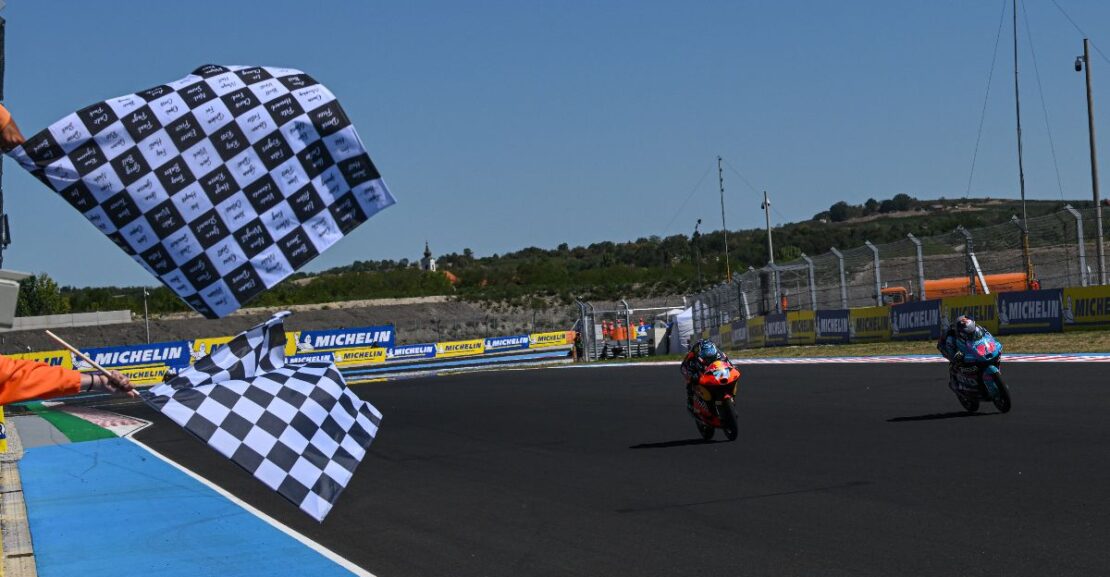 Moto3: Quiles vs Perrone ends in elbows and a photo finish
