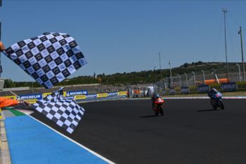 Moto3: Quiles vs Perrone ends in elbows and a photo finish
