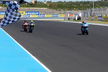 Alonso battles Moreira and Gonzalez to secure first Moto2 win for Colombia