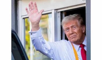 More than 100,000 Federal Employees Reportedly Set to Resign on Tuesday