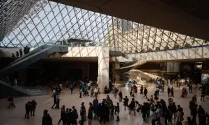 France intensifies hunt for Louvre raiders