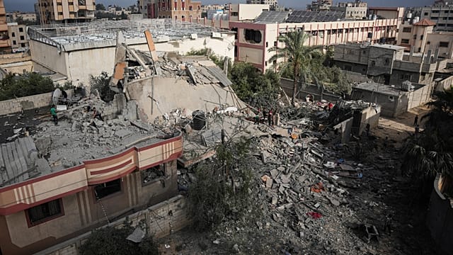 Israeli air strikes hit Gaza amid ceasefire accusations