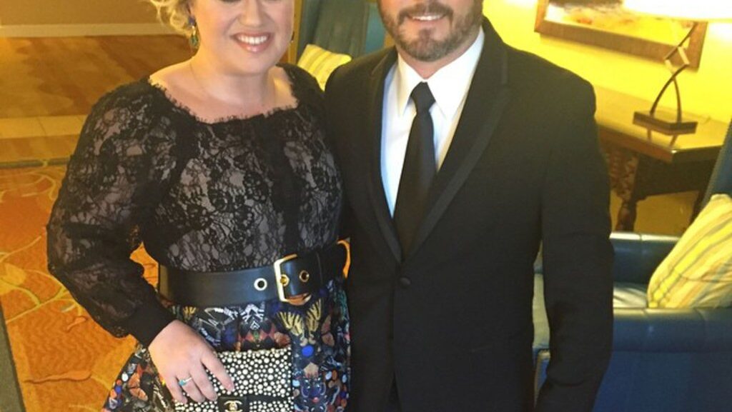 Lionel Richie performs grief exorcism on Kelly Clarkson after ex Brandon Blackstock’s death: ‘I can save you’