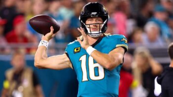 ‘Make them permanent’ – Fans can’t believe Jaguars’ jerseys on Monday Night Football