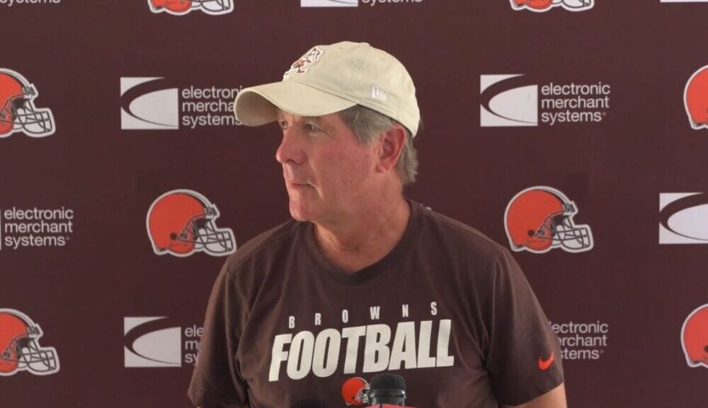 One Of The NFL’s Best Offensive Line Coaches Just Became Available