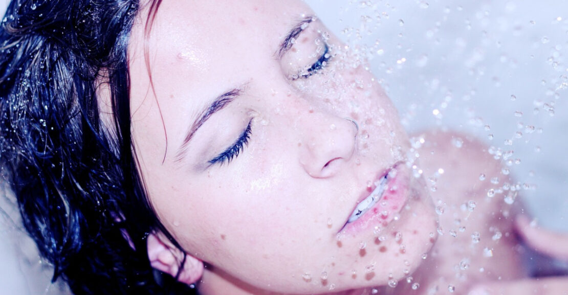 Morning Showers or Nighttime Rinse? The Pros and Cons of Each