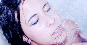 Morning Showers or Nighttime Rinse? The Pros and Cons of Each