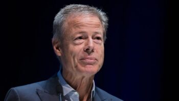 Jeff Bewkes Walks Back Netflix-Albanian Army Dig After Streamer Wins WBD Bidding War: ‘An Unfortunate Flippant Remark’