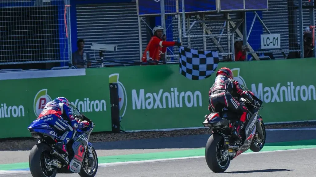 Moto2: Gonzalez denies Guevara in tense stand-off for Buriram glory