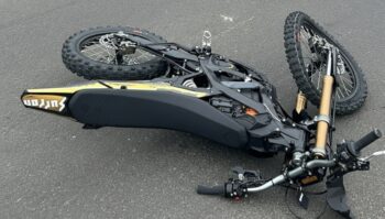 17 year old suffers 2 broken legs in illegal electric motorbike crash in Melbourne