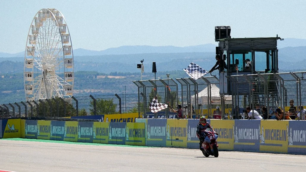 Moto2: Lopez back on top as podium battle goes to the wire