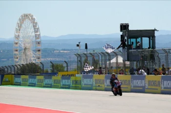 Moto2: Lopez back on top as podium battle goes to the wire