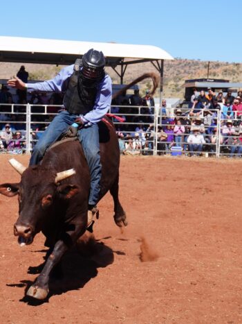 Hundreds gather at Harts Range for red dirt racing and rodeo